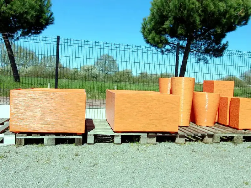 Pot en béton couleur orange