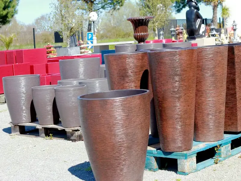 Pot en béton coulé fibré couleur rouille