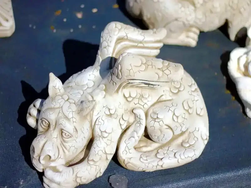 Statue dragon couché